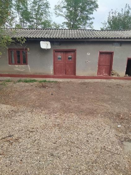 Casă cu 3 camere cu Teren 1400 Mp în Vâlcele