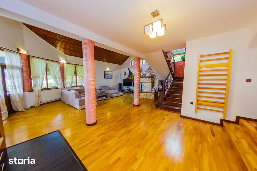 Casă cu 5 camere cu Teren 1108 Mp în Săsar