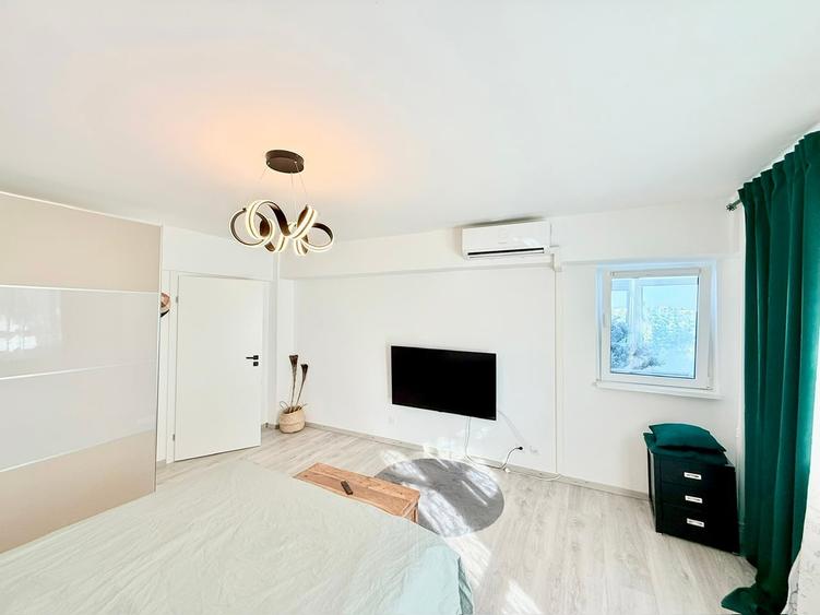 Apartament cu 3 camere semidecomandat în Băneasa
