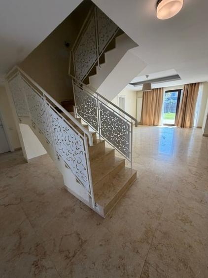 Casă individuală cu 7 camere cu Canalizare în Pipera