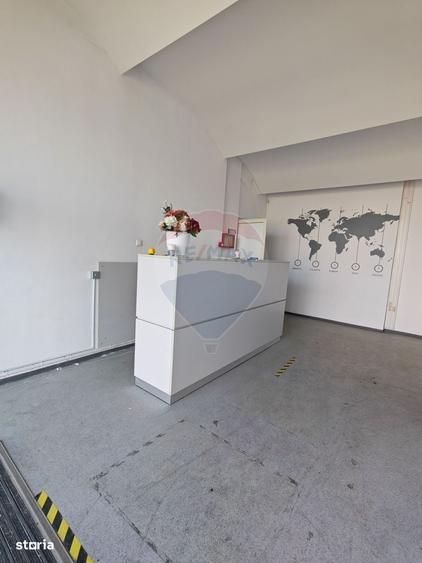 Spațiu comercial, de 2,100 mp, în Central