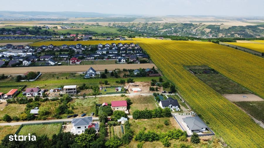 Teren de 4560 mp, în Miroslava