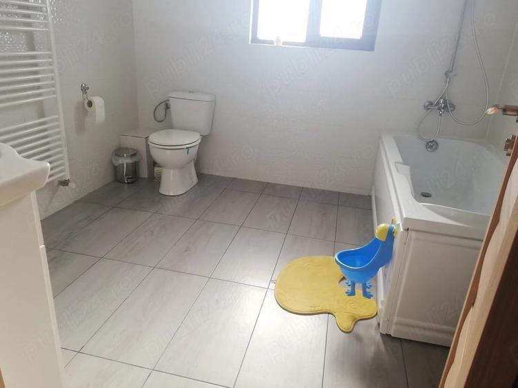 Casă cu 5 camere cu Teren 220 Mp în Central