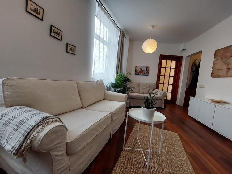 Apartament cu 2 camere semidecomandat în Cișmigiu