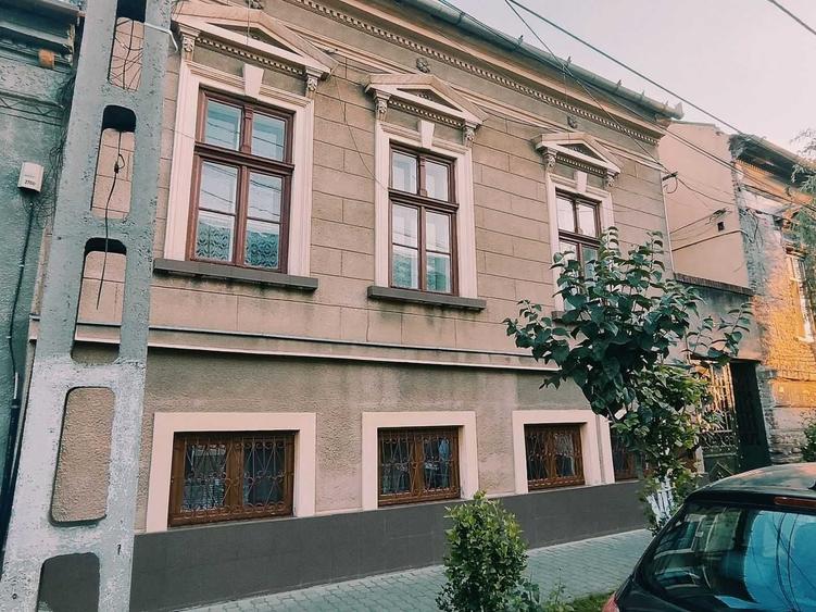 Casă cu 4 camere cu Teren 293 Mp în Central