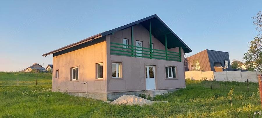 Casă cu 4 camere cu Teren 800 Mp în Comana