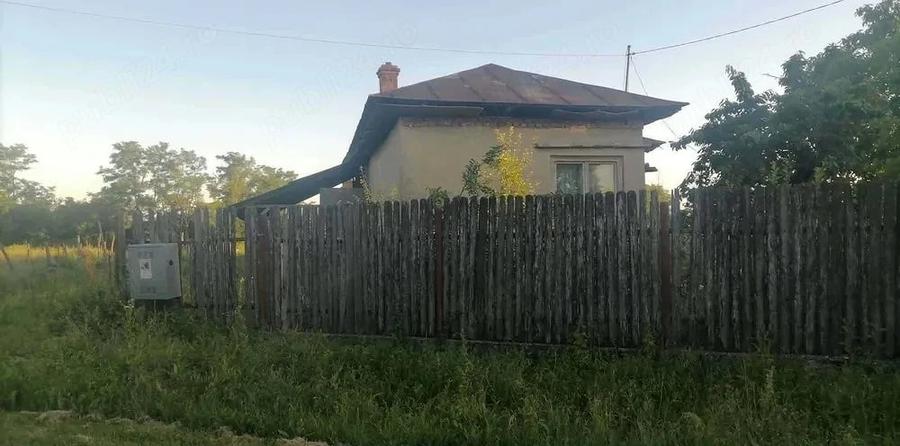 Casă cu Teren 2700 Mp în Cocorăștii Colț