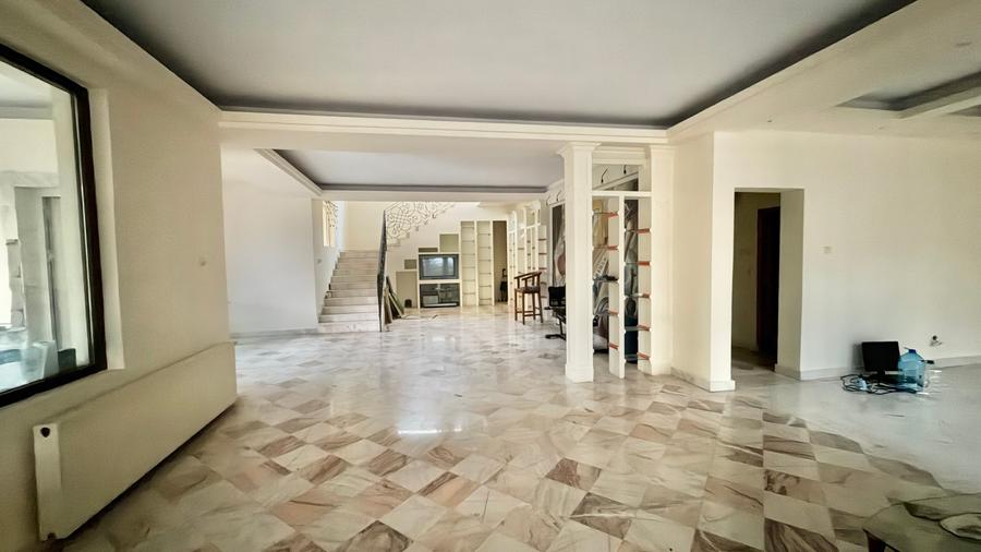 Casă individuală cu 10 camere cu Teren 2500 Mp în Pipera