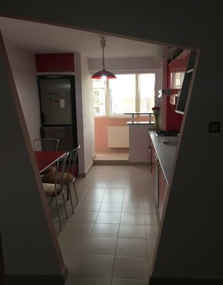 Apartament cu 3 camere decomandat în Telegrafului