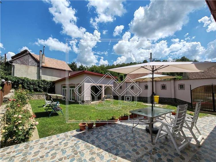 Casă individuală cu 6 camere cu Canalizare în Mohu