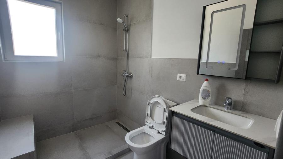 Casă cu 5 camere cu Garaj în Fântânele (Hemeiuș)