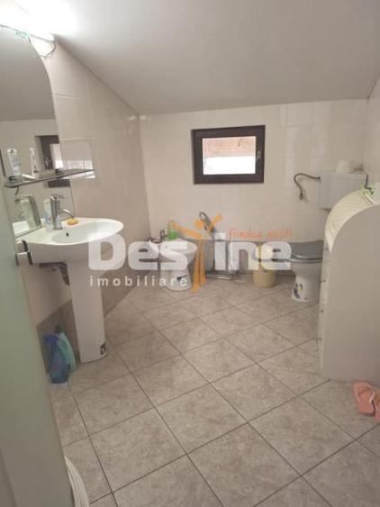 Casă cu 5 camere cu Teren 1521 Mp în Poiana