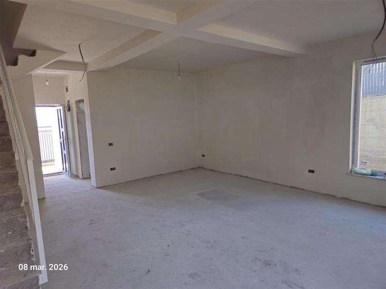 Casă cu 4 camere cu Teren 250 Mp în Valea Lupului