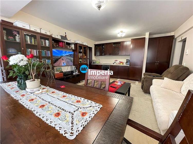 Apartament cu 2 camere decomandat, mobilat în Central