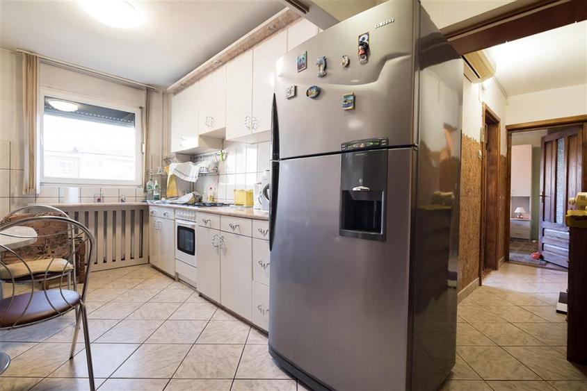 Apartament cu 3 camere decomandat în Rogerius