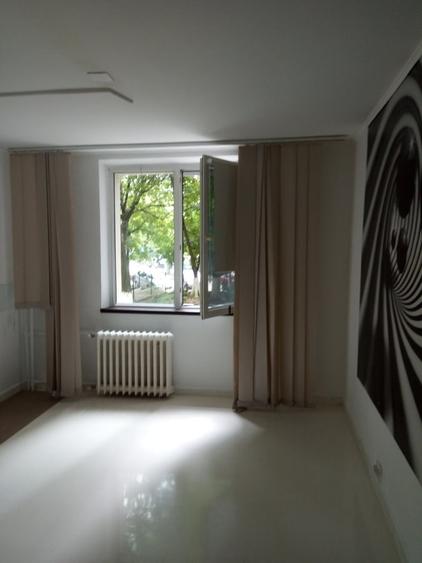 Apartament cu 4 camere decomandat în Dristor