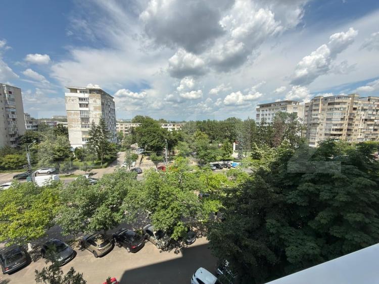 Apartament cu 2 camere decomandat, mobilat în Republicii