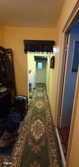 Apartament cu 3 camere decomandat în Viziru 1