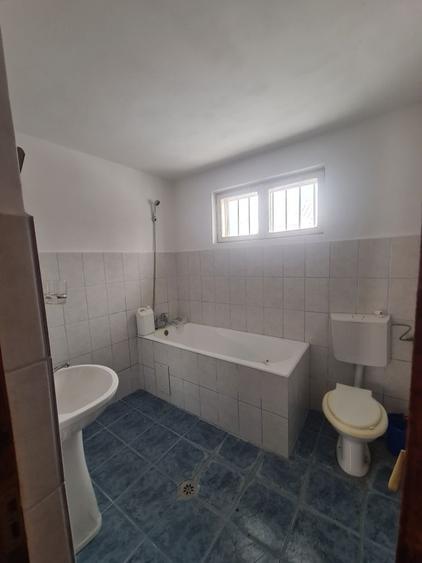 Casă cu 4 camere în Pecineaga