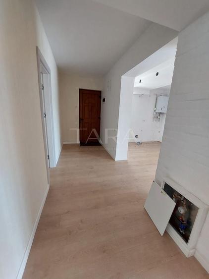 Apartament cu 4 camere semidecomandat în Vest