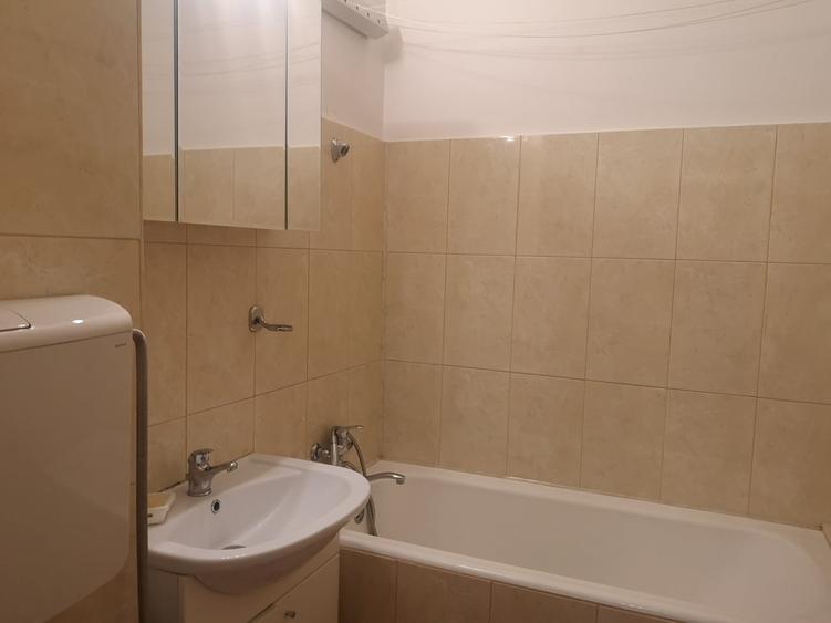 Garsoniera amplasata la etajul 1,zona Calea București - 8