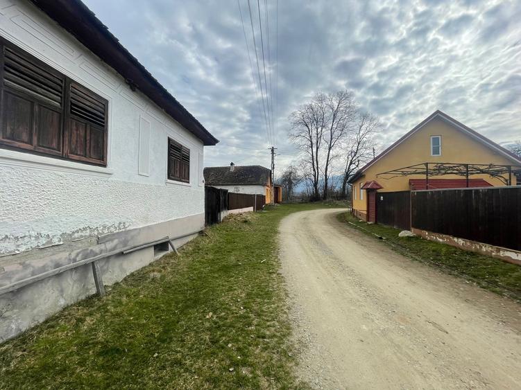 Casa veche cu sura zona linistita - 5