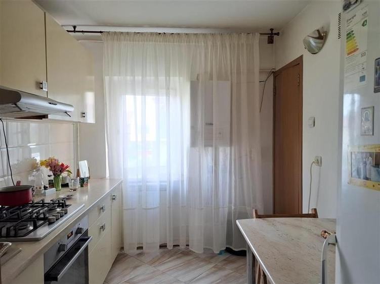 Apartament 3 camere, et 3, CT, balcon mare, doua bai - 6
