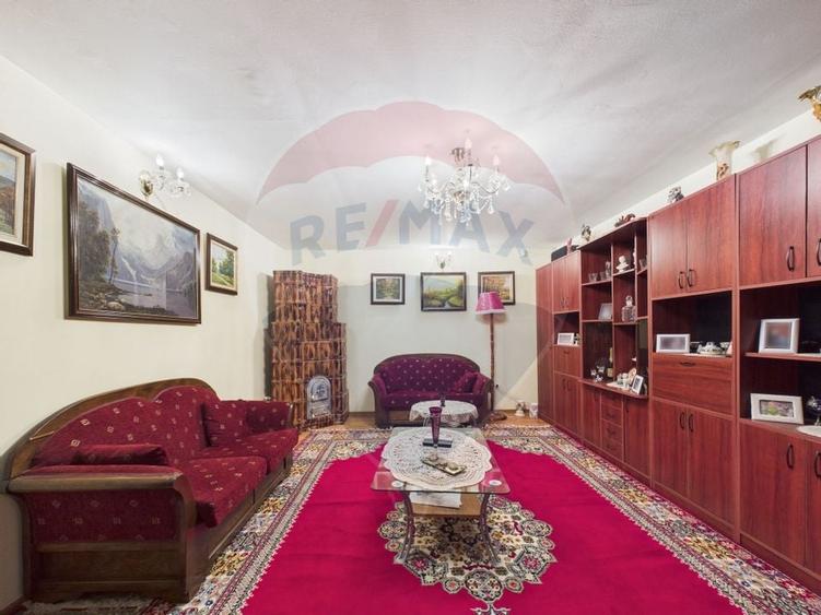 Casa / Vila cu 5 camere de vanzare in orasul Negru Voda, zona Central - 1