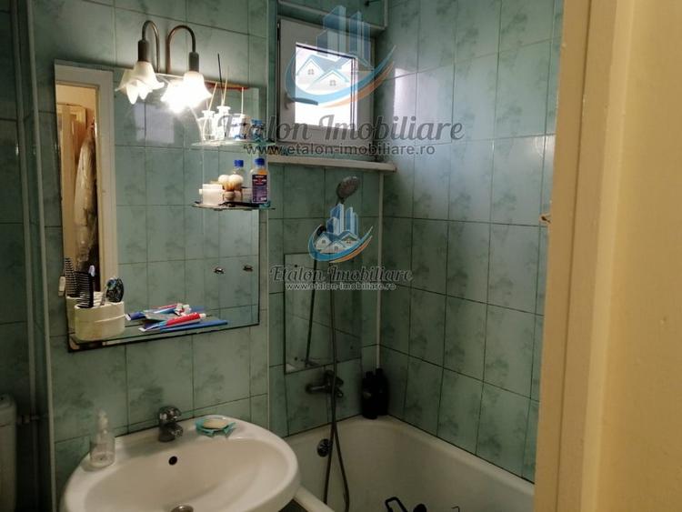 Apartament 2 camere, semidecomandat, etaj 1, Maratei 4 - 5