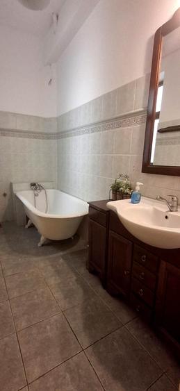 Cotroceni, Romniceanu, parter in imobil mic, spatios, 3 camere, balcon, birouri - 9