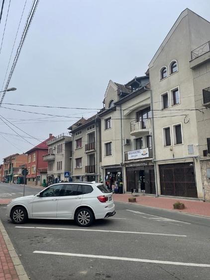 Casă parter +2 etaje si mansarda,la parter spatii comerciale deja inchiriate - 1