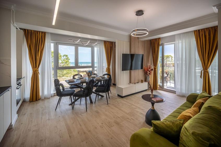 Apartament cu 3 camere decomandat în Mamaia-Sat