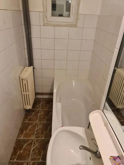 Inchiriez 1 camera dintr-un apartament cu doua camere semidecomandat - 1