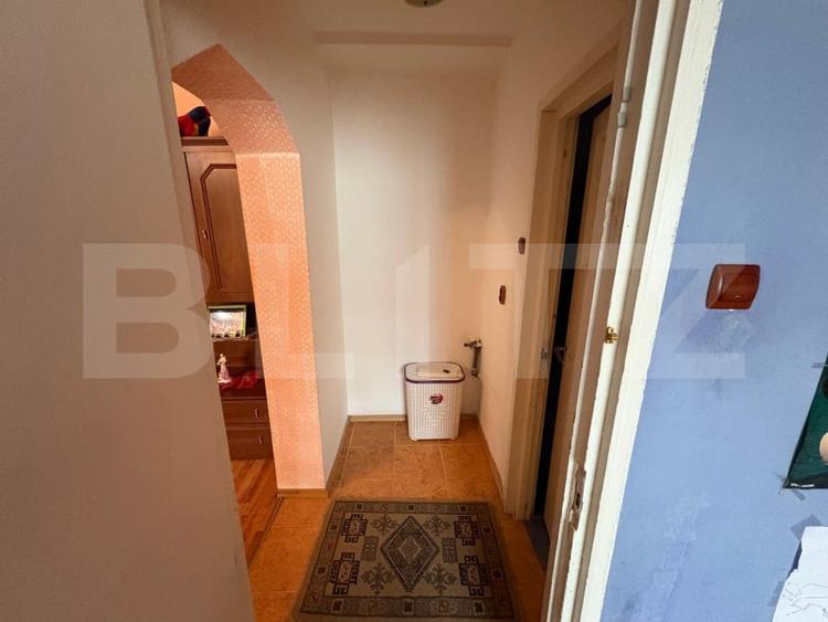Apartament cu 2 camere semidecomandat, mobilat în Micro 4