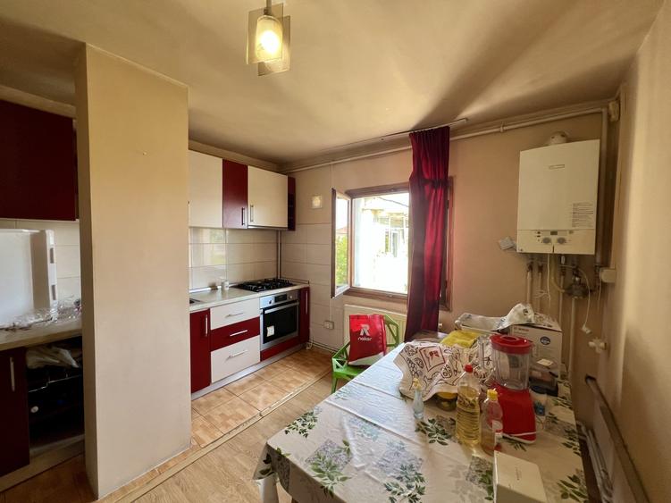 Apartament cu 3 camere decomandat, mobilat în Bucovina
