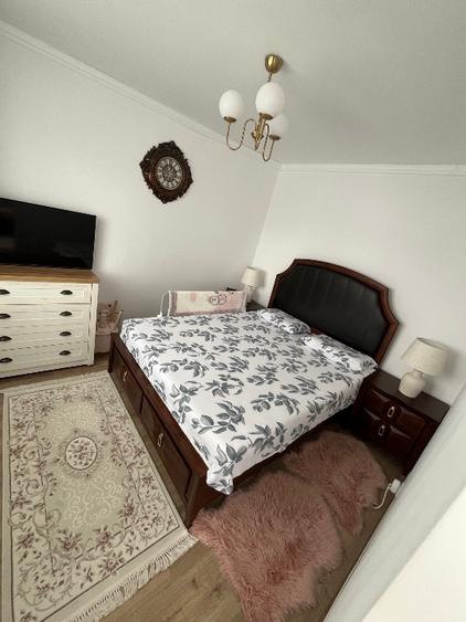 Vând Apartament cu două camere etaj 3 pe mijloc  - 9