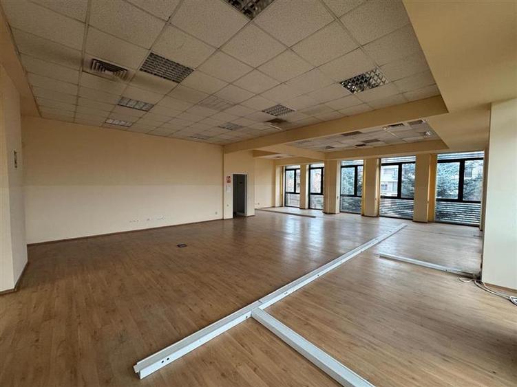 Birou, de 1,200 mp, în Dâmbul Rotund