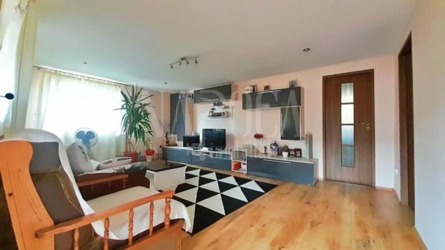 Casa 6 camere de vanzare in Floresti - 1