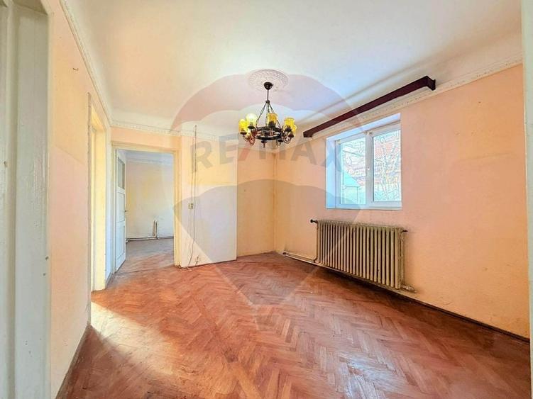 Casă de vanzare cu curte | 4 camere | Zona Gorjului | Teren generos - 9