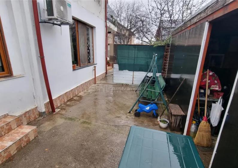 3 camere in vila si curte individuala - 1