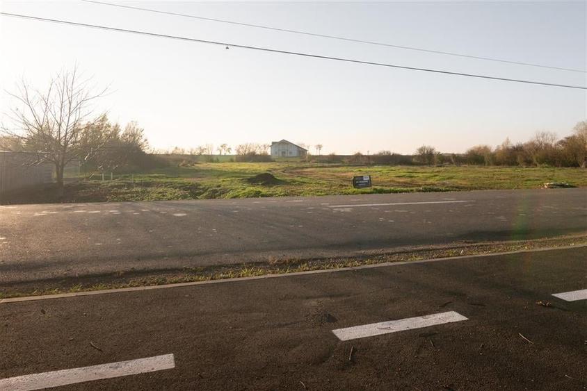 RECO casa Inand la rosu cu teren imens - 34