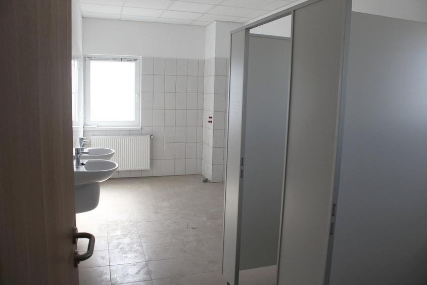 Hala cu rampe si drive-in, zona Nervia - 10