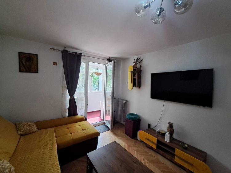 Apartament cu 4 camere decomandat în Central