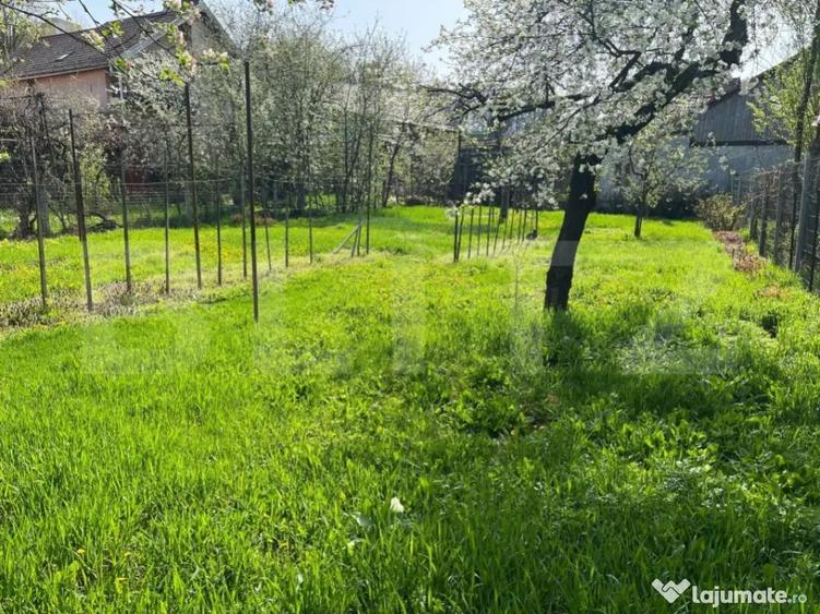 Casa tradi?ionala de vanzare cu 3 camere, 877 mp, zona se - 3