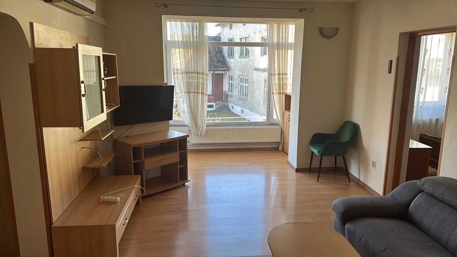 Inchiriez apartament mobilat 3 camere plus dressing in Cornesti etaj 1 - 1