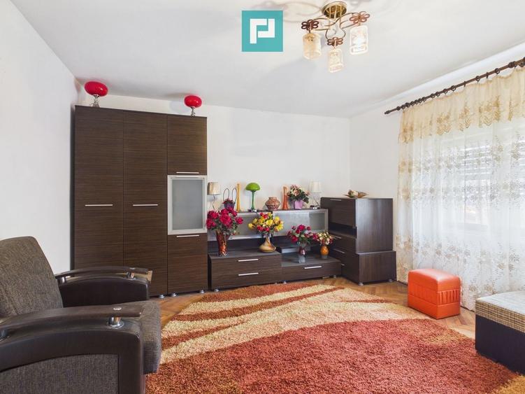 2 case separate + curte 1400 mp – Zona Dâmbovița - 1