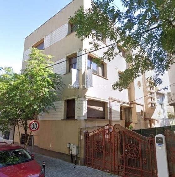 Piata Muncii –parter vila  120mp +demisol 100mp, curte 200mp