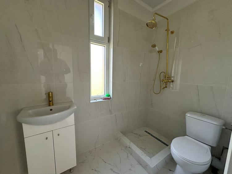 Casa recent renovata in Campenesti - 9