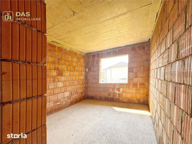 Casa la rosu, pe un nivel, pe dealul Grosiului - 12