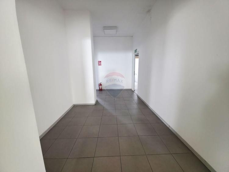 Spațiu comercial de 828 mp de vânzare în zona 1 Mai - 7